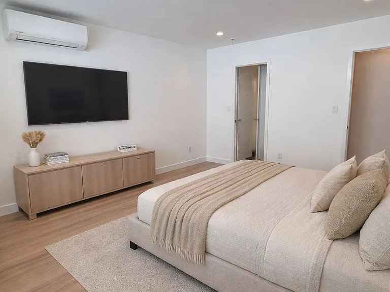 734 N Alfred St #1 — Photo 4