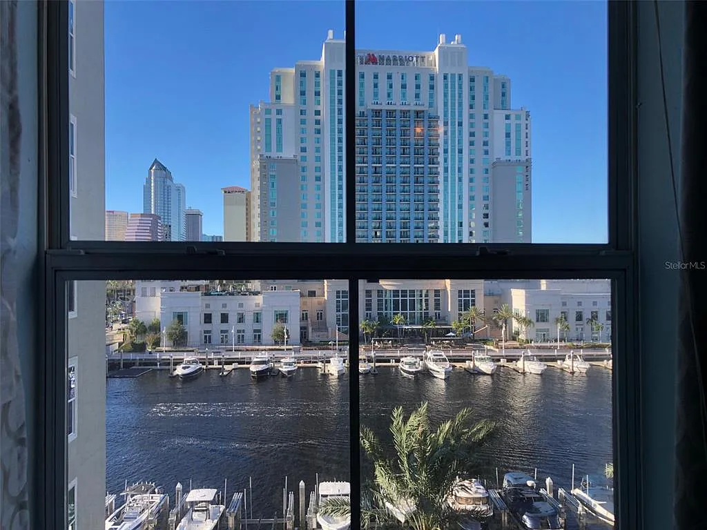 2 bed, 2.0 bath, 1168 sqft, $3,800 — Photo 3