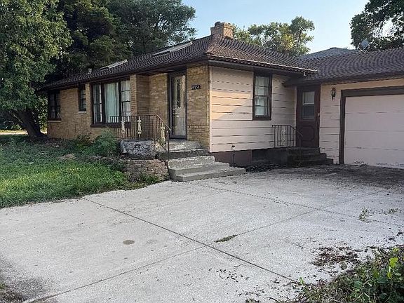 2nd image of 19536 Division St