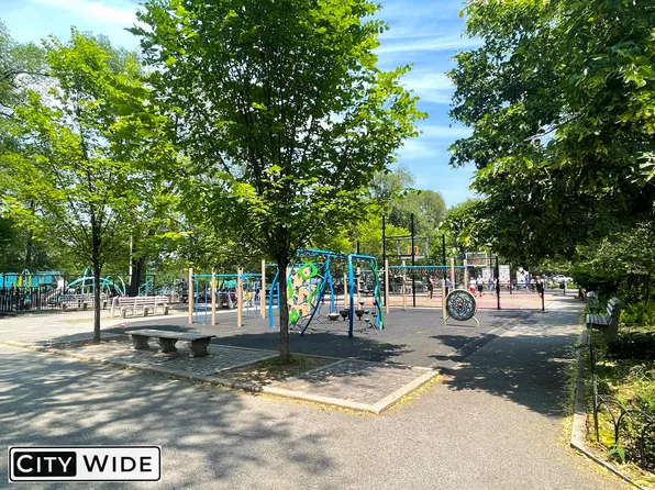 690 Fort Washington Avenue image 8 of 11