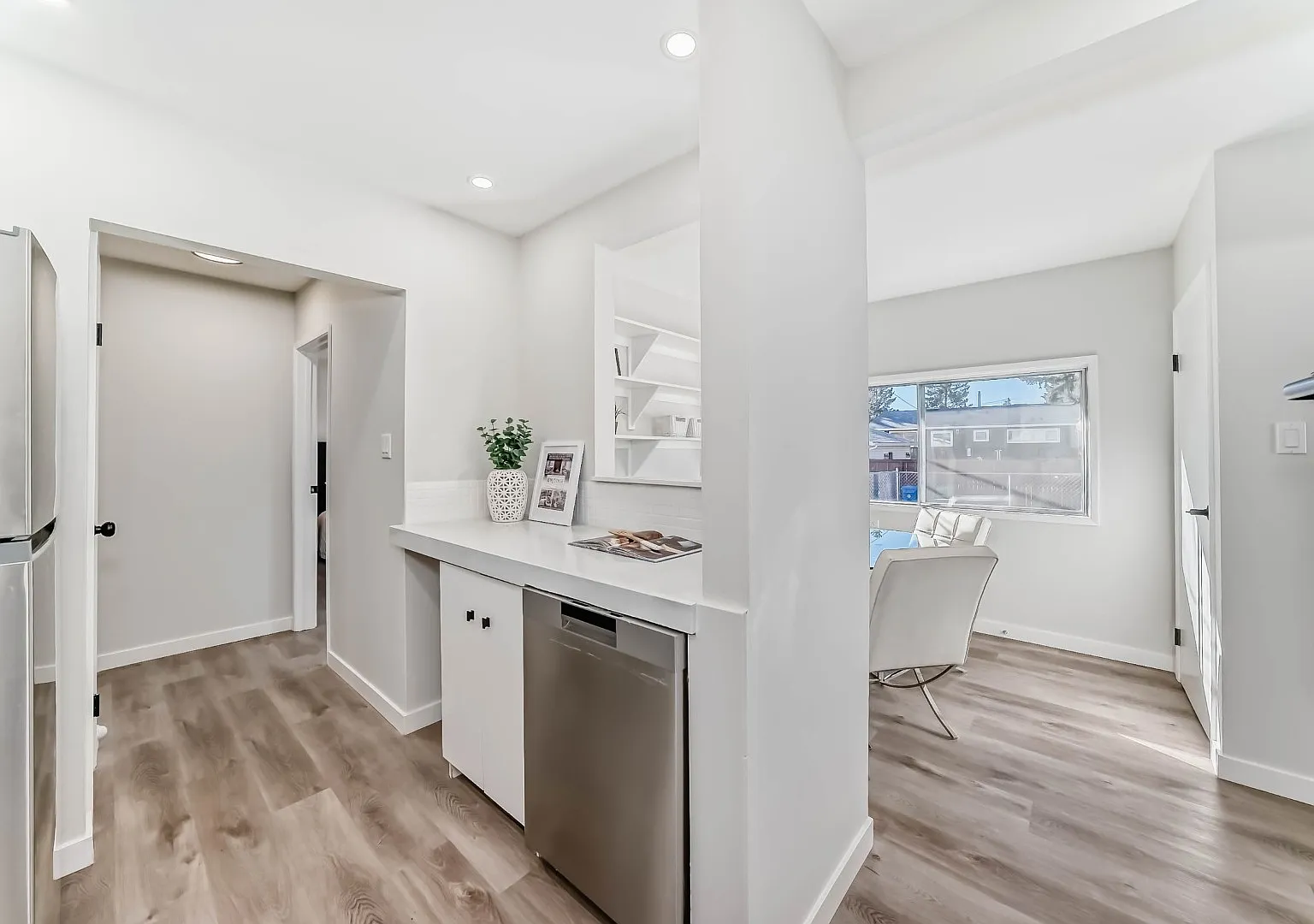 1319 107 Ave Sw — Photo 4