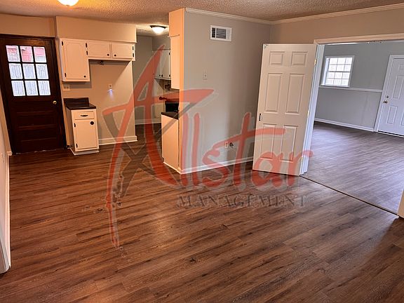 4th image of 3035 Greenbriar Cv W