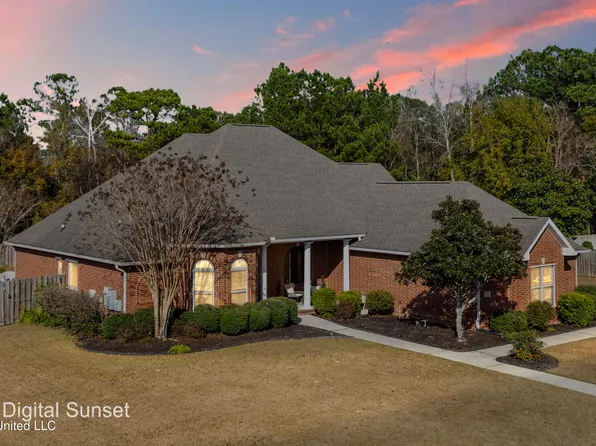 6205 Silverleaf Dr E, Ocean Springs, MS 39564