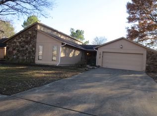 1012 S Roselawn Dr, West Memphis, AR 72301