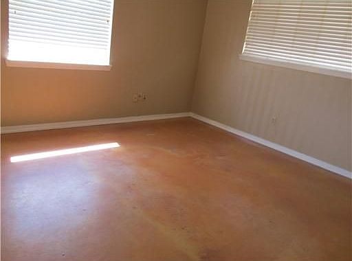 4th image of 15377 Woody Dr