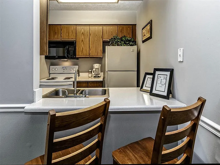 Fox Ridge Apartments — Photo 13