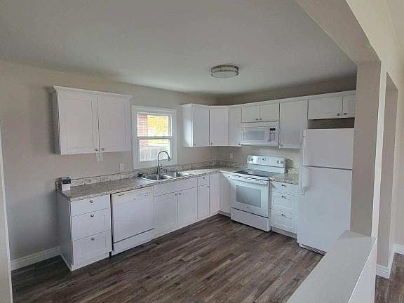 4th image of 240 21st Ave NW