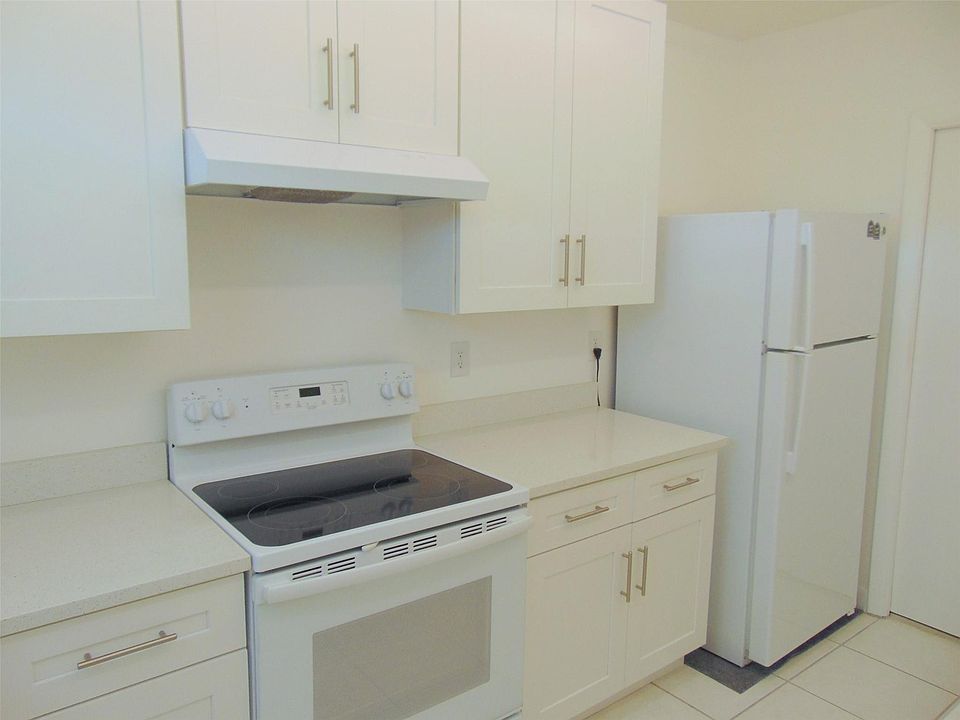 1st image of 2400 SW 22nd Avenue #512