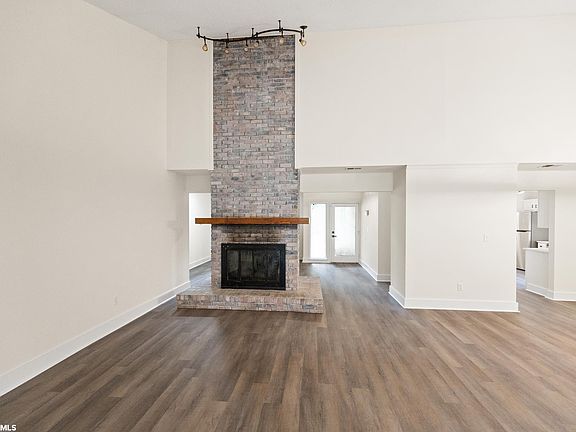 5th image of 106 Piedmont Cir