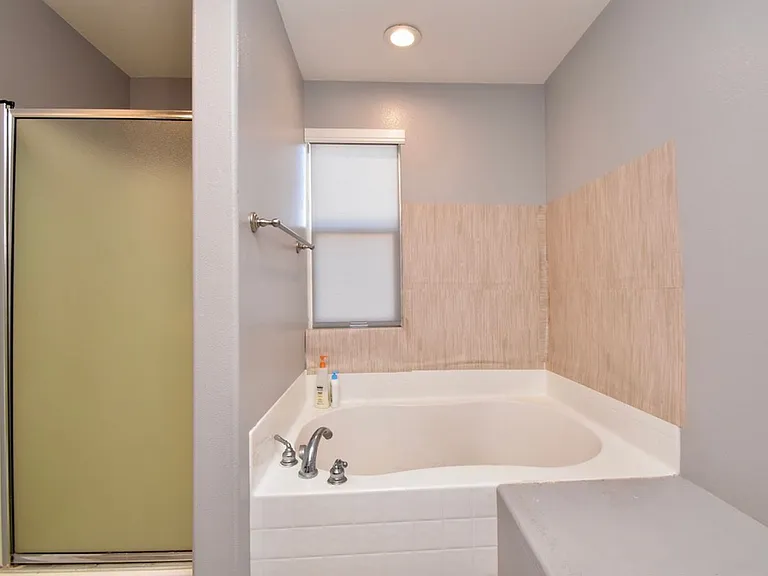 1555 Wynview Ln — Photo 19