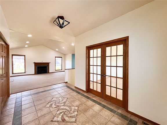 5th image of 106 Royal Crest Drive
