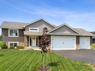 2213 Pioneer Trl, New Richmond, WI 54017