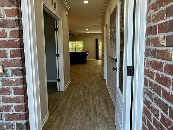 3rd image of 1587 LOCKEND Road