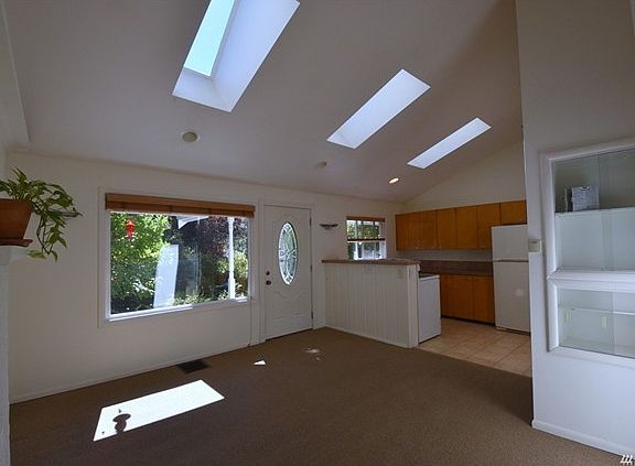 5th image of 4401 College St