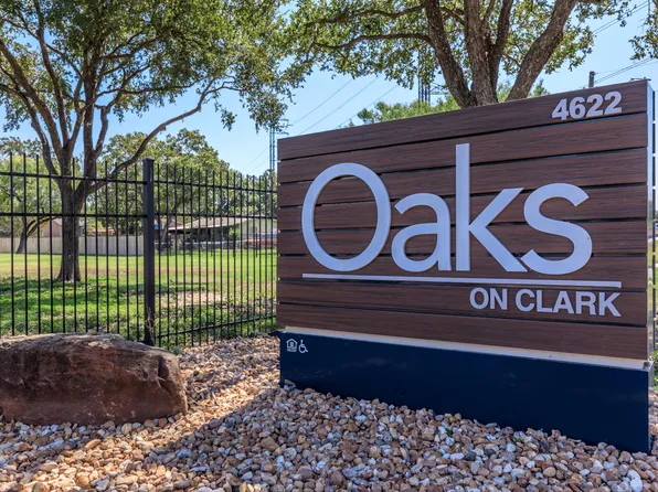Oaks on Clark