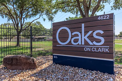 Oaks on Clark Photo 1