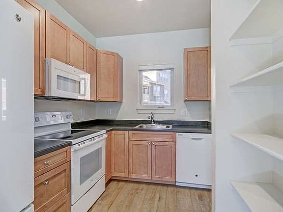 3rd image of 18 McGee Lane UNIT 36