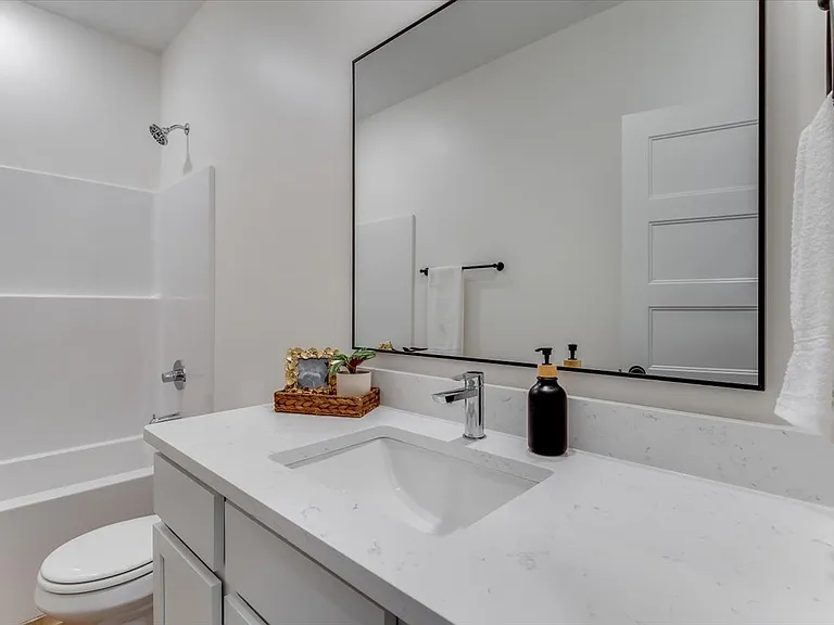 5425 Rolly St #100 — Photo 13