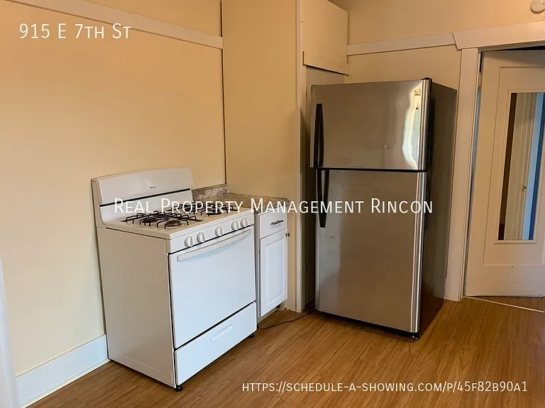 915 E 7th St — Photo 8