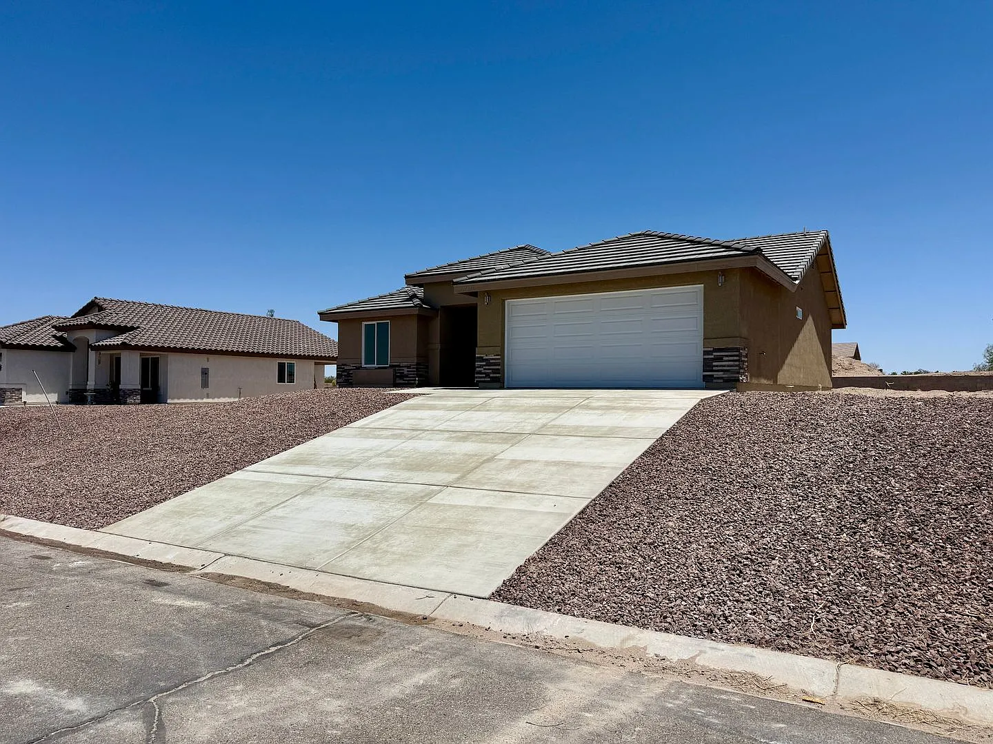 Brand New home in Wellton - 3 Bedrooms 2 Bath — Photo 3