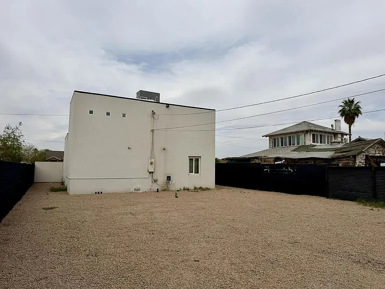 2029 W Adams St — Photo 19