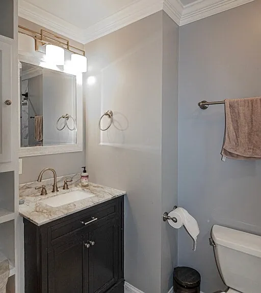 Full bathroom in the 2nd bedroom