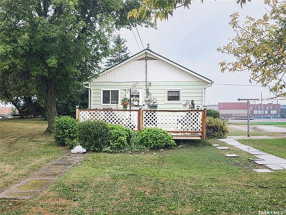 3rd image of 424 1st AVENUE E