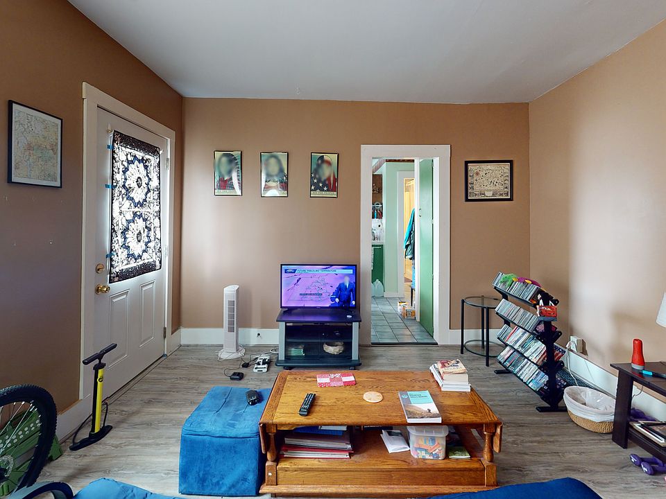 1st image of 10 N Winchester St APT 3