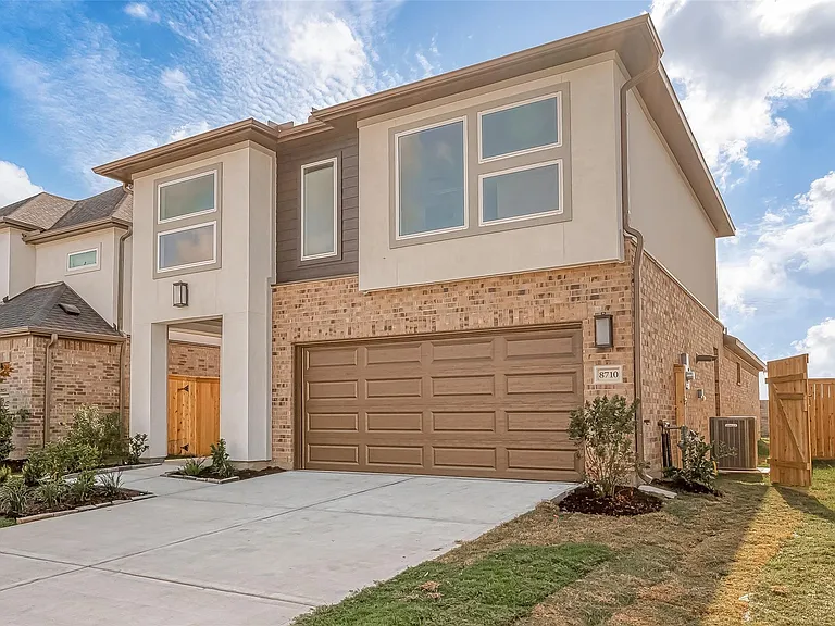 8710 Limmen Terrace Trl — Photo 3