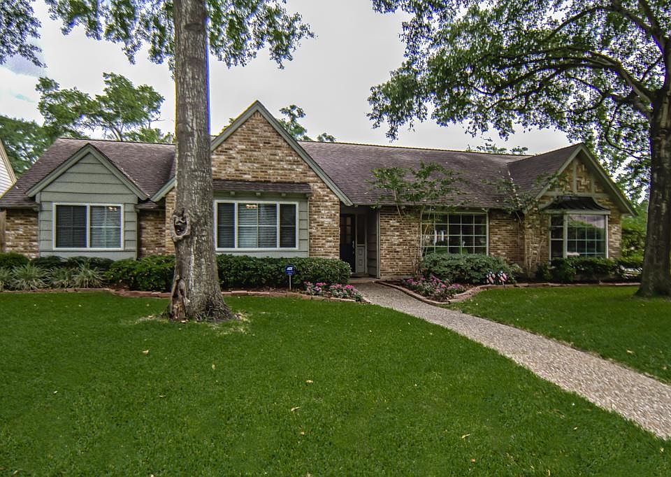 14802 Cindywood. Spacious 1-Story in Highly Coveted Nottingham Forest VIII. Walking distance to nume