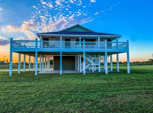 824 Rancho Carribe Dr, Crystal Beach, TX 77650