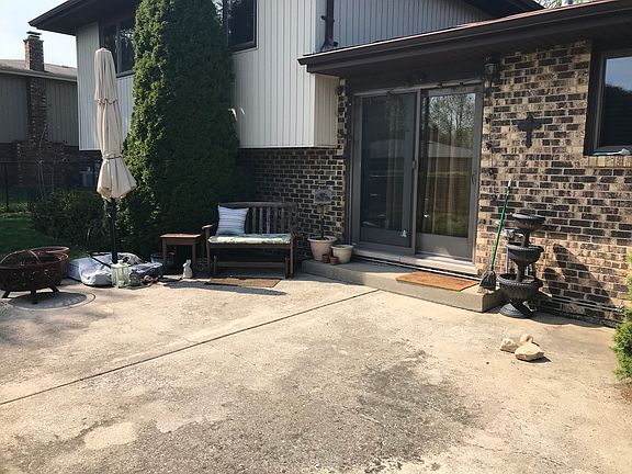 3rd image of 9037 W 140th St