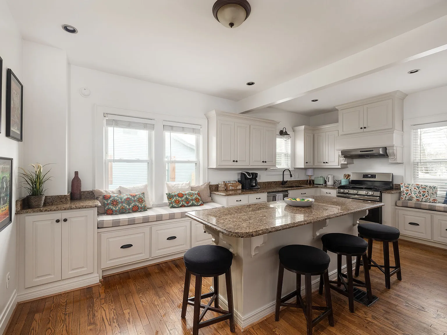 4 bed, 1700 sqft, $3,500 — Photo 1