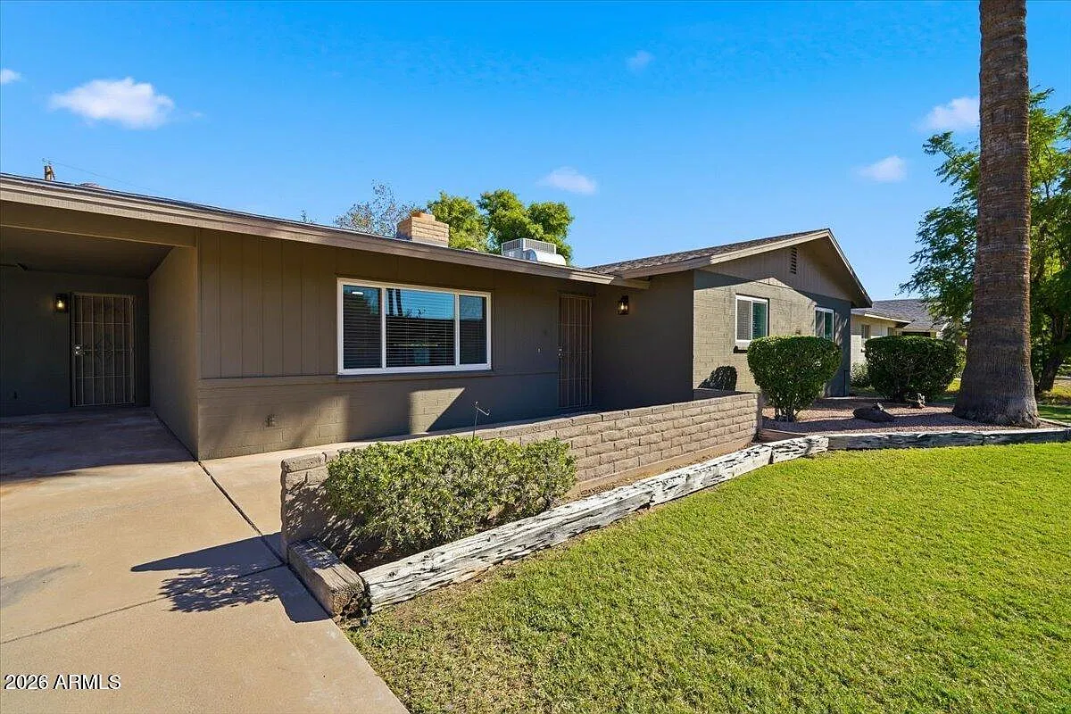 3 bed, 2.0 bath, 1672 sqft, $2,495 — Photo 2
