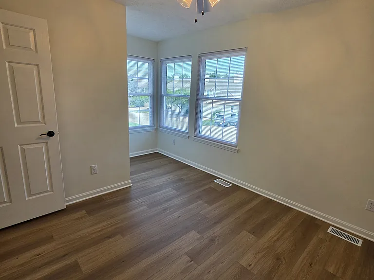 1123 Windmill Way N — Photo 12