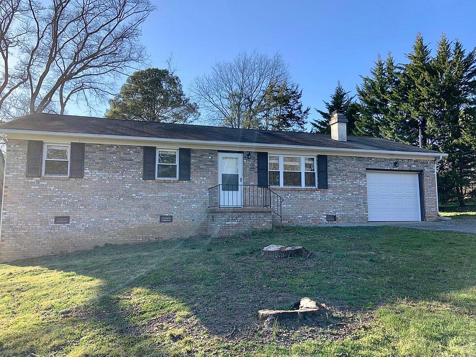 3BR/2BA Home with Private Yard