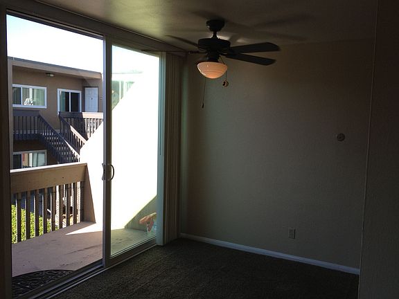 Dining room with balcony