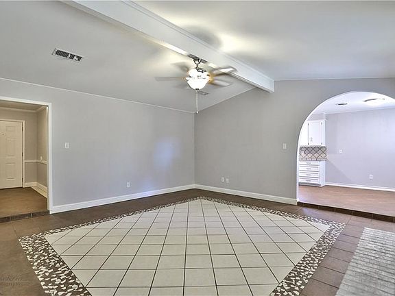 3rd image of 3110 Heritage Ln