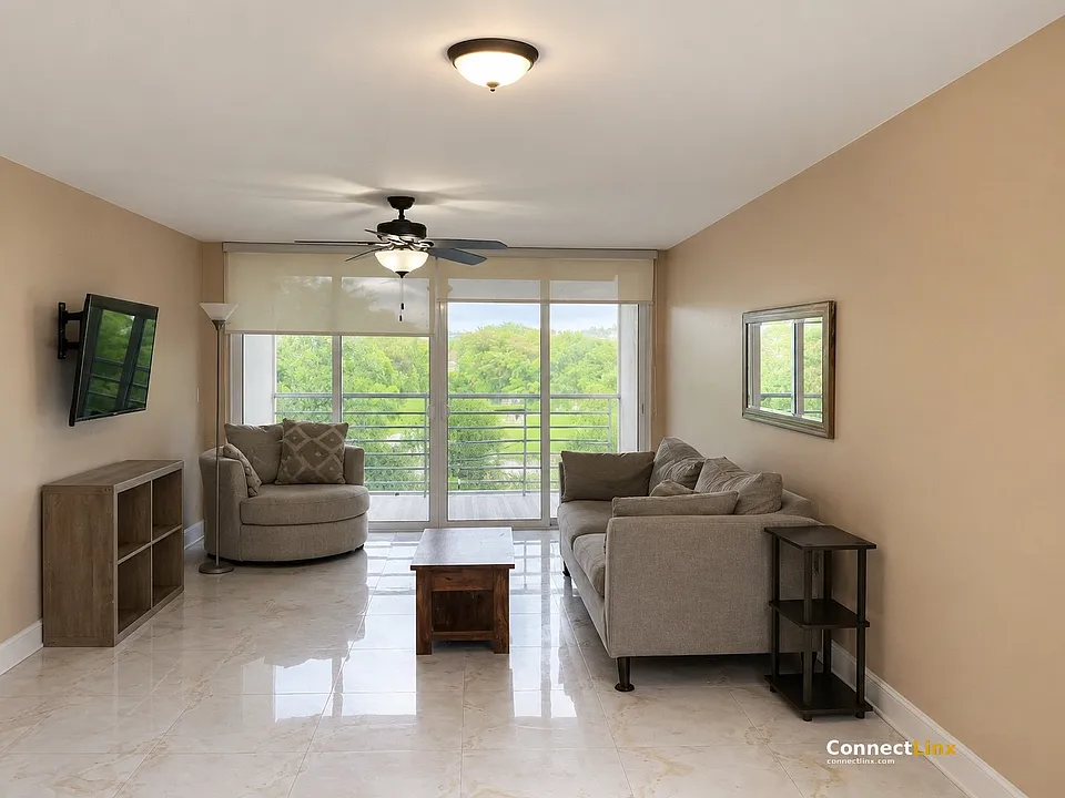 9420 Tangerine Pl #401