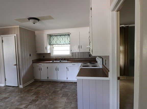 4th image of 701 W Cranford Ave