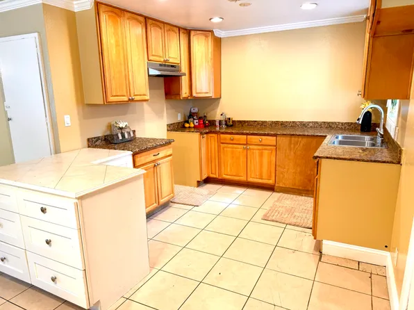 1230 E 8th St, Stockton, CA 95206