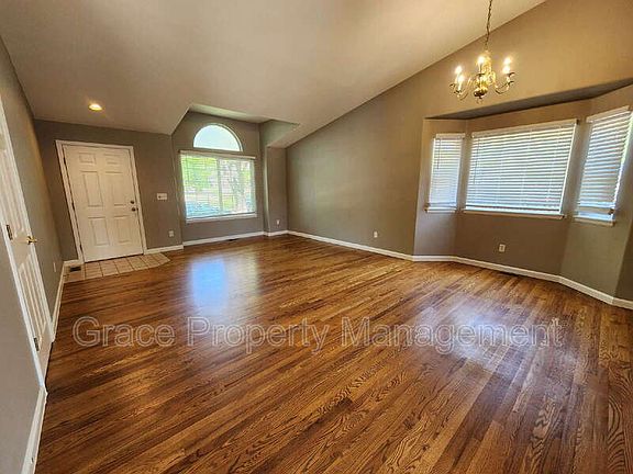 3rd image of 553 Arbor Dr