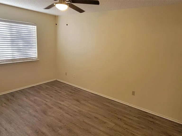 1015 E Yager Ln #69 — Photo 9