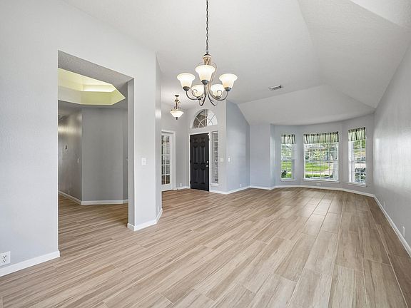 5th image of 1314 Deerbrook Dr