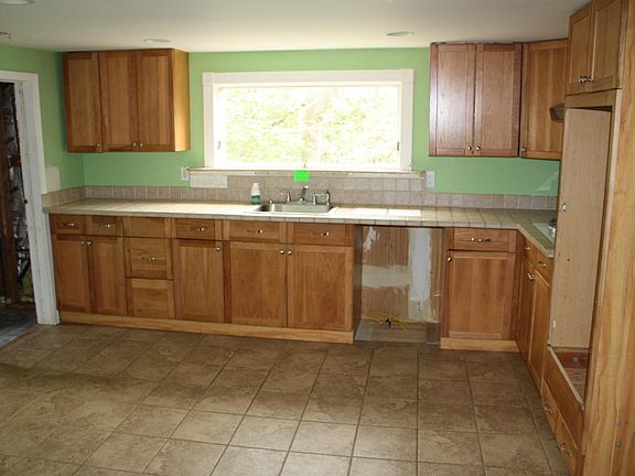 3rd image of 575 Brookside Dr
