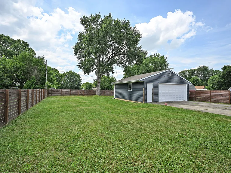 409 Glenn St — Photo 36