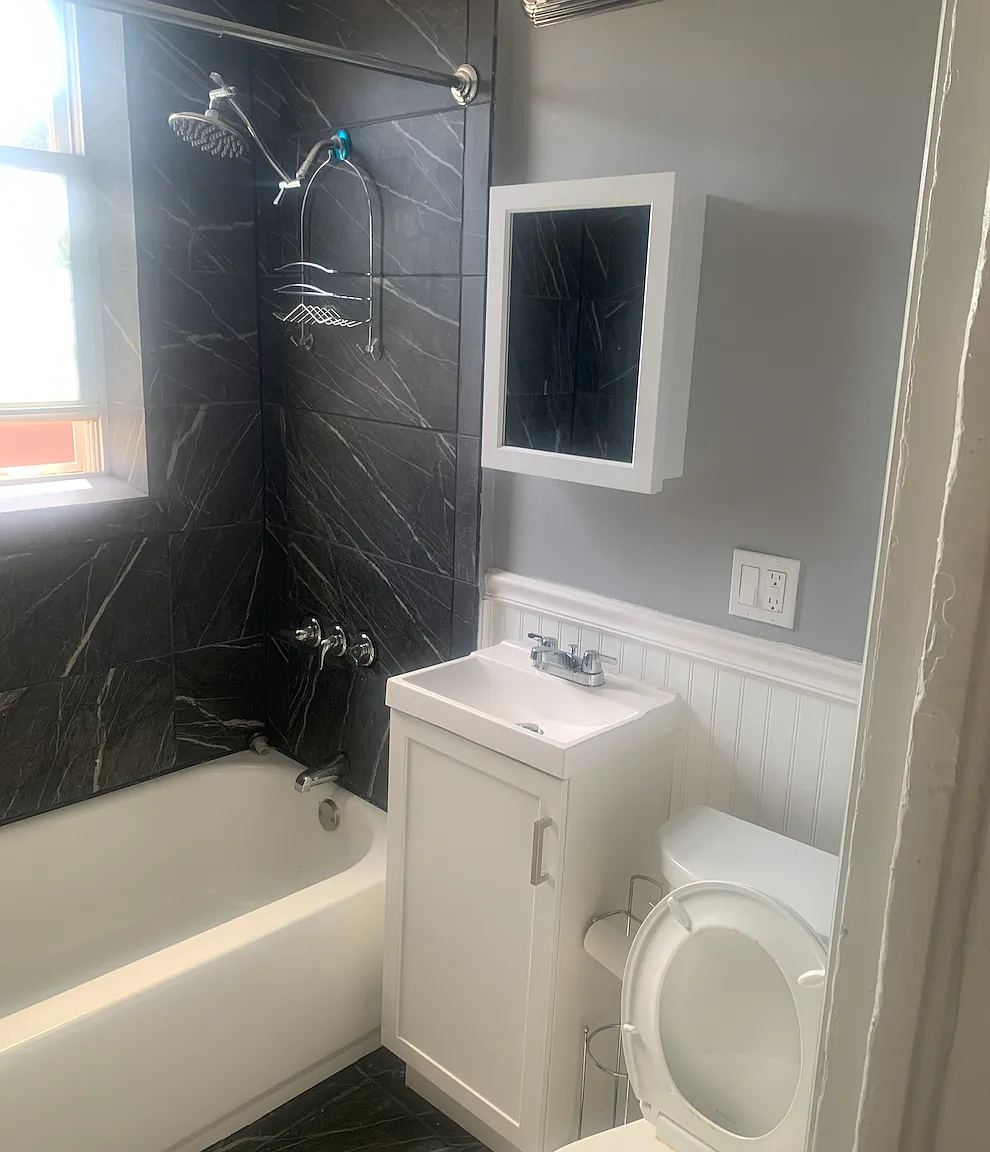 3 bed, 900 sqft, $2,500 — Photo 2
