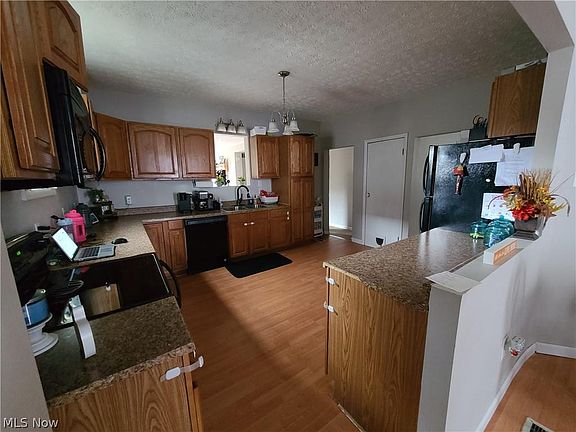 5th image of 1021 Blaine Ave