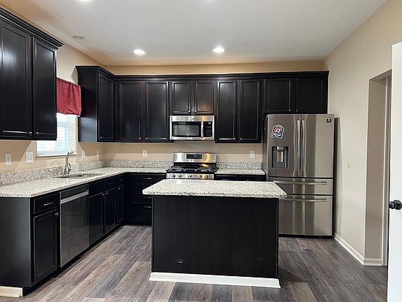 4th image of 1810 Marigold St