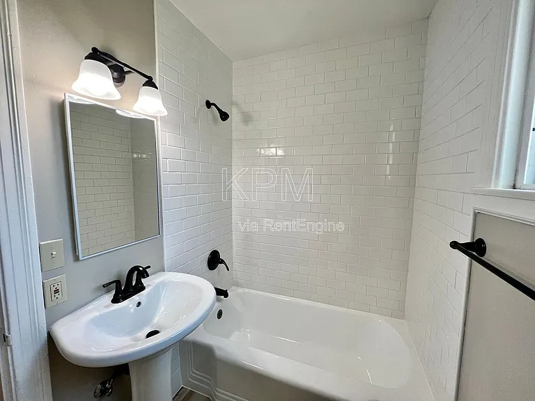 2704 N Hunter St — Photo 17